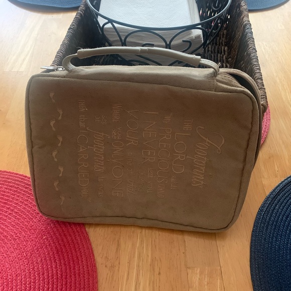Bible carrier for your Bible. - Picture 5 of 5